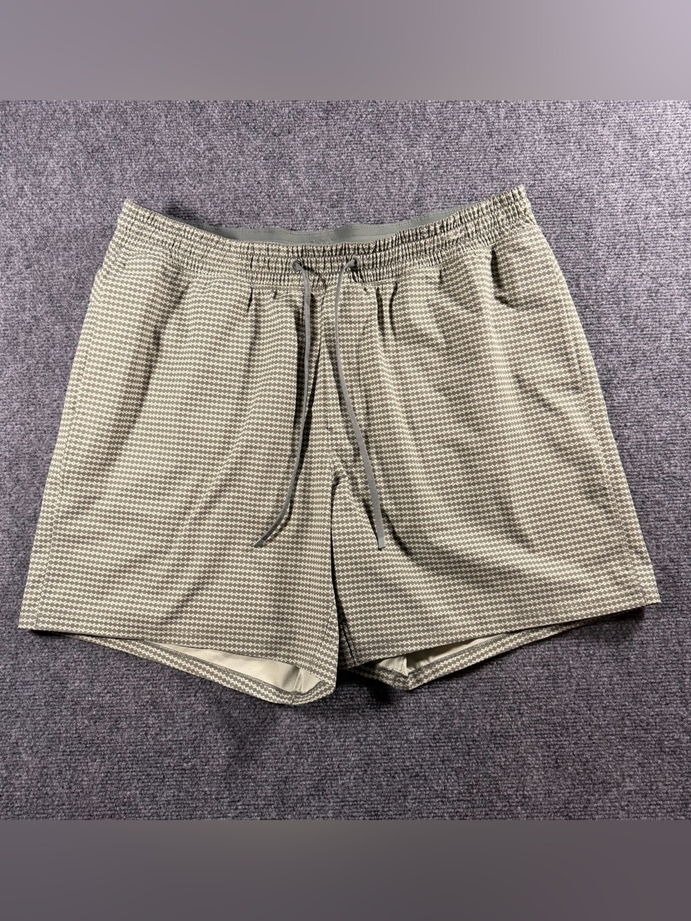 Lululemon Men's Swim Pool Shorts Green Size XL Water Casual Athleisure Coastal